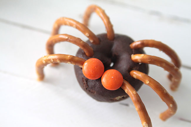 Mini Donut Spiders halloween treats