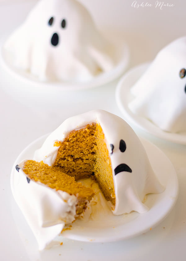 Mini Pumpkin Ghost Cakes halloween treat